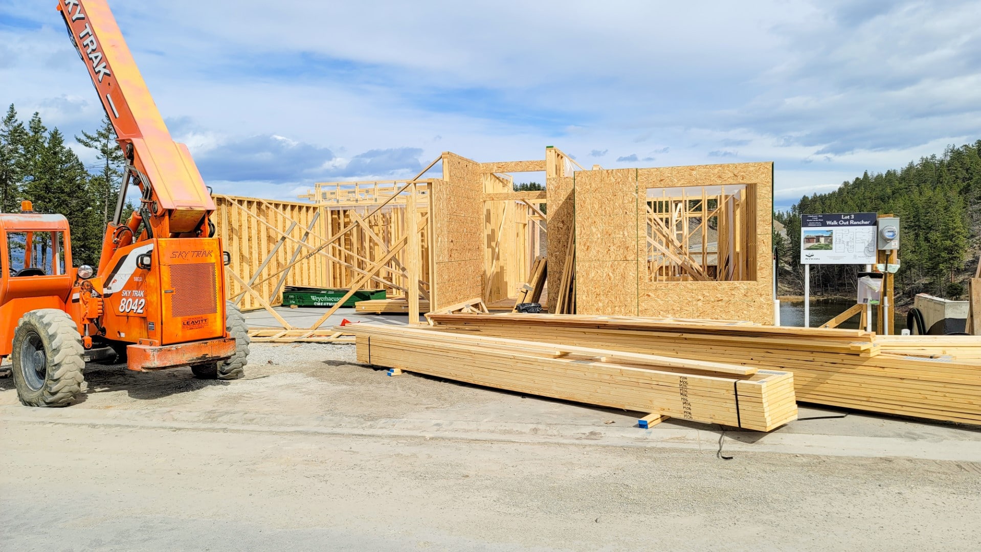 Hilltown Lot3, Framing Well Underway • Rykon Construction