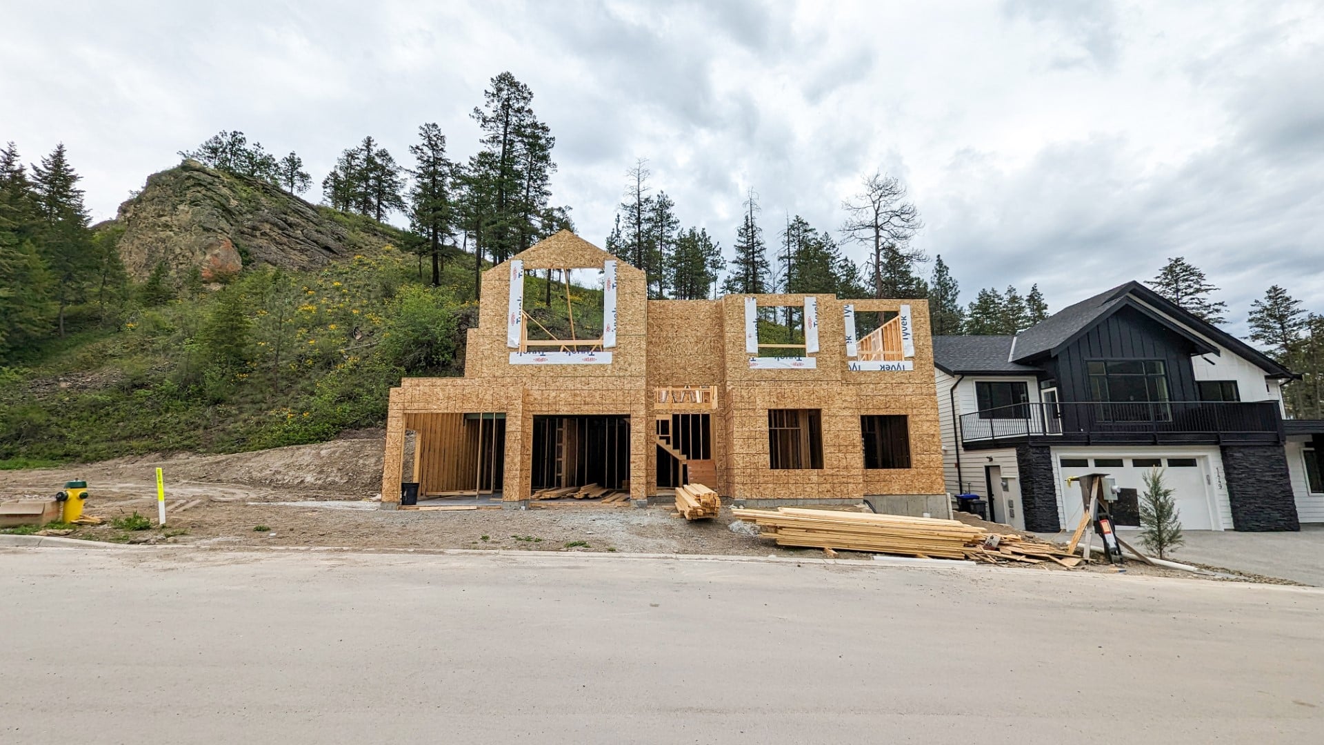 Building Progress of Custom Homes in Kelowna by Rykon