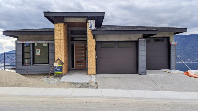 McKinley Beach Lot18S3, Garage Doors and Siding
